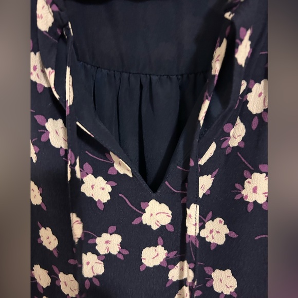 J Crew Tie Neck dress Tiered Dress in Scattered Peony- size medium. - Picture 4 of 9